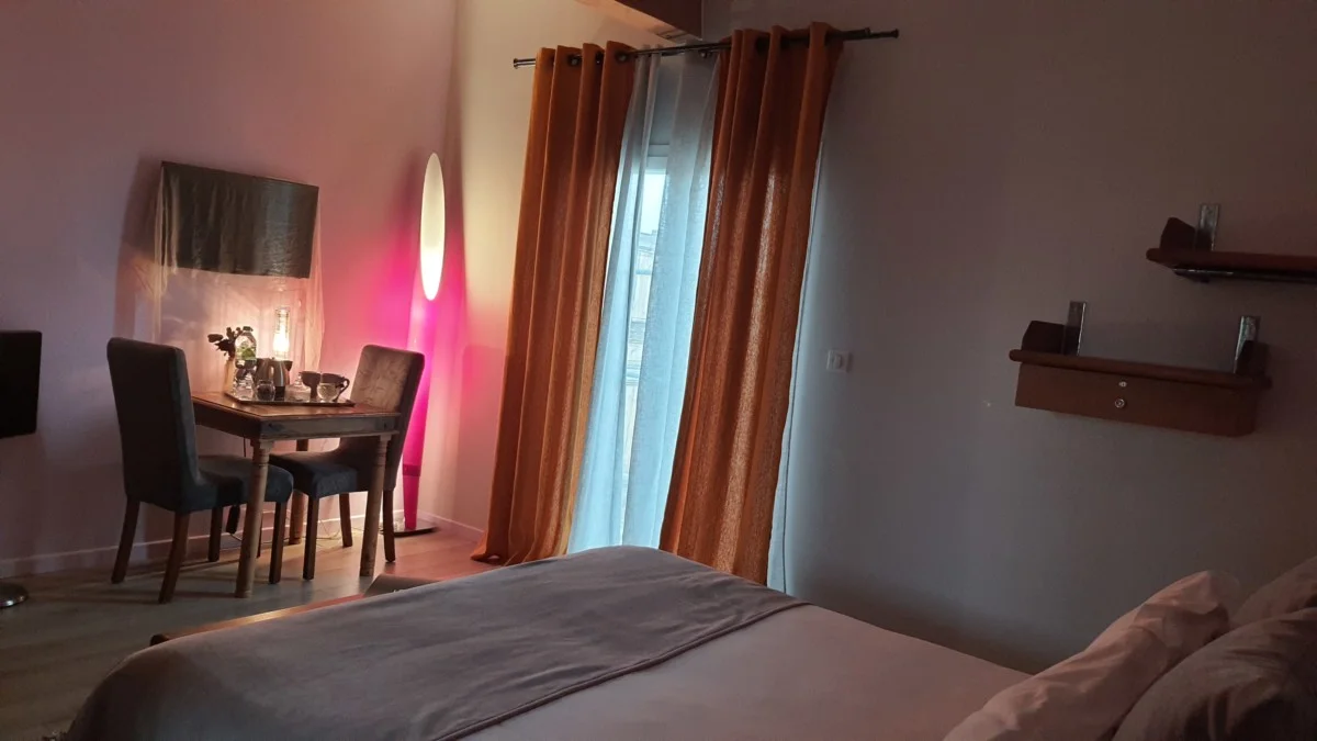 Un aperçu de la chambre du gîte